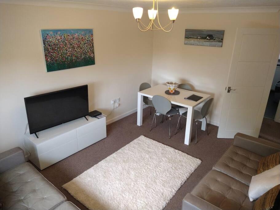 The Firs - Apartment Next To Beach & Forest - Pets Are Free Barton on Sea Exterior foto