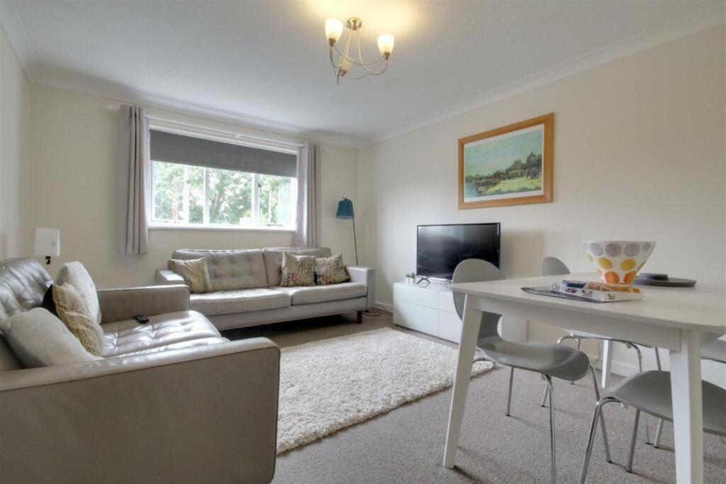 The Firs - Apartment Next To Beach & Forest - Pets Are Free Barton on Sea Exterior foto