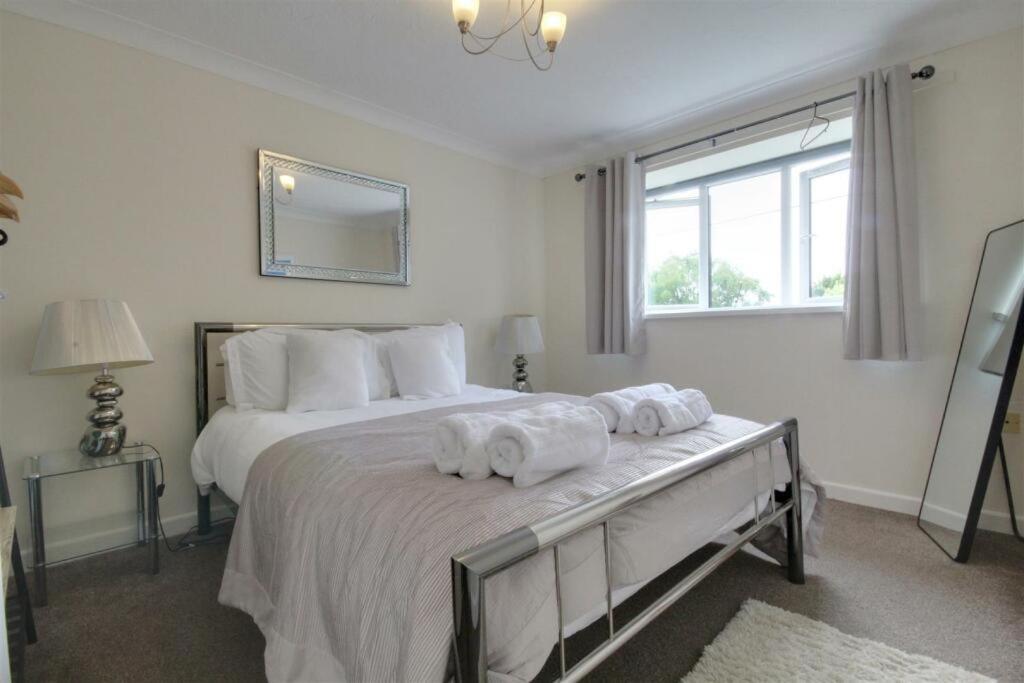 The Firs - Apartment Next To Beach & Forest - Pets Are Free Barton on Sea Exterior foto